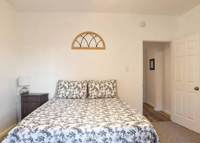 Perfect Mount Washington Walkable W Parking Apartment *
